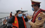 Cục Cảnh sát giao thông phát khẩu trang miễn phí phòng dịch virus Corona trên đường thủy